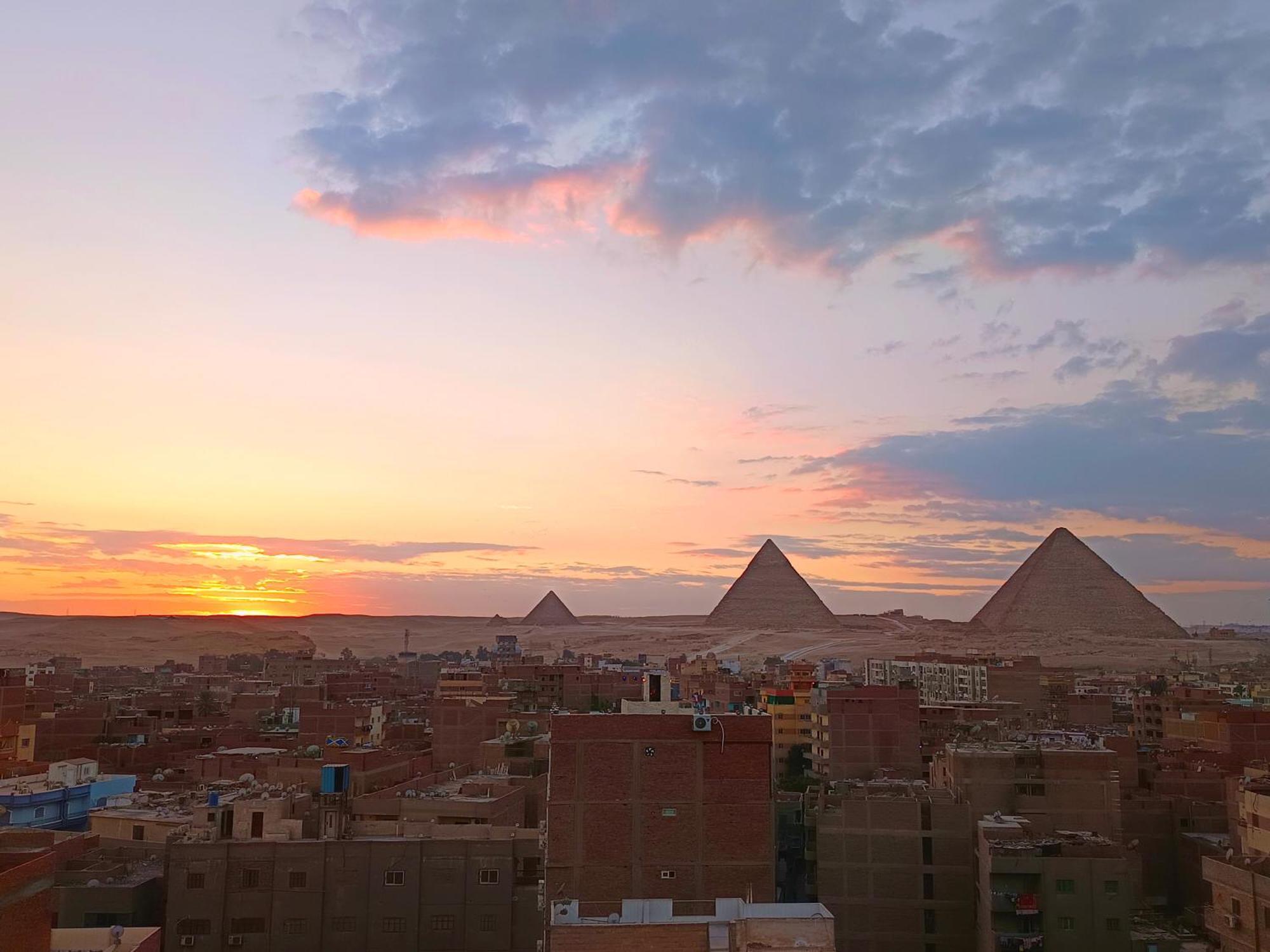 Pyramids View Rooftop * Ghatati